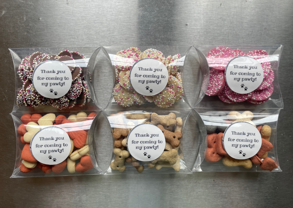 Pillow Box Treat Gift – Biscuits & Dog-Safe Chocolate (Perfect for Dog Walkers & Groomers)