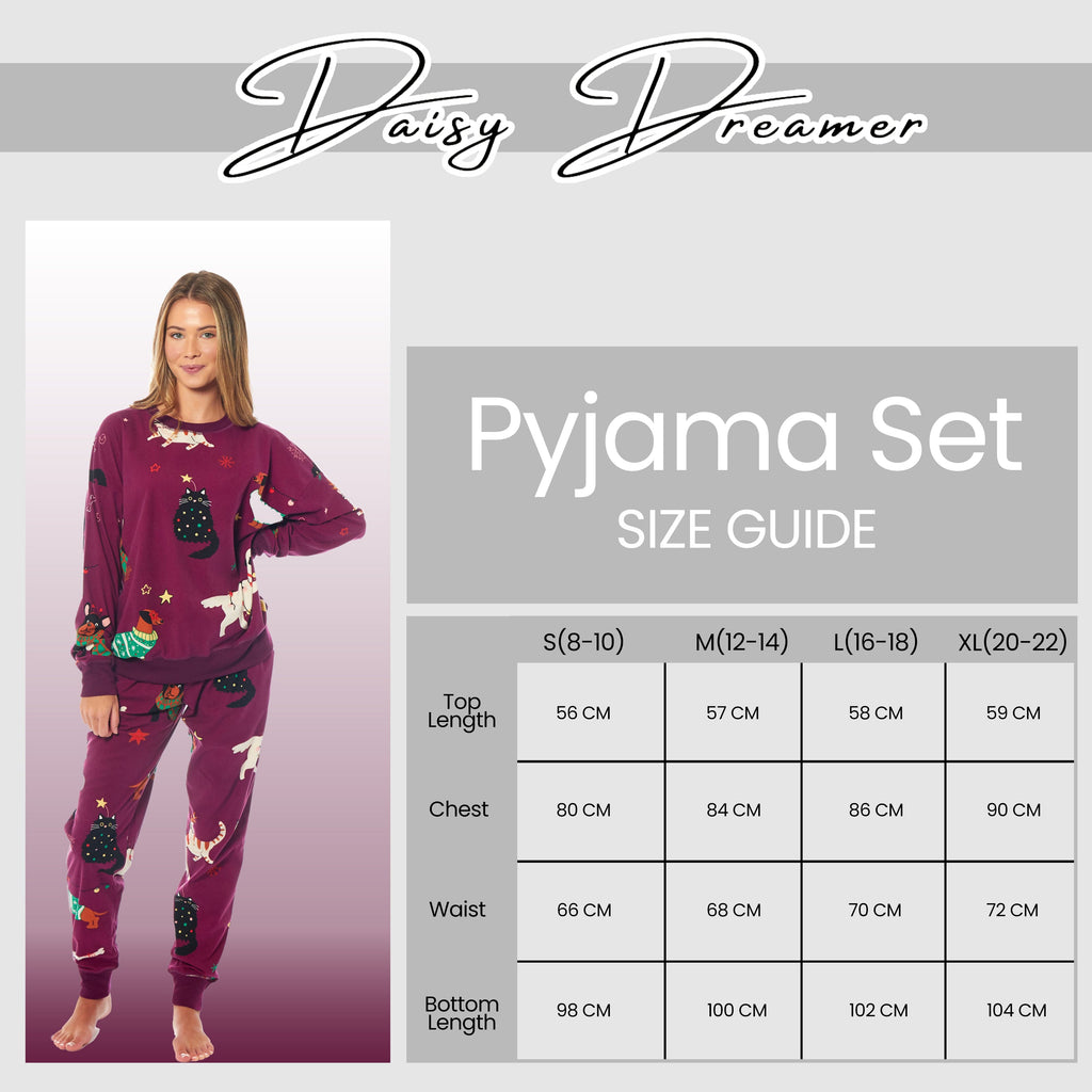 Pyjama set with size guide on a gray background, featuring the brand 'Daisy Dreamer'.